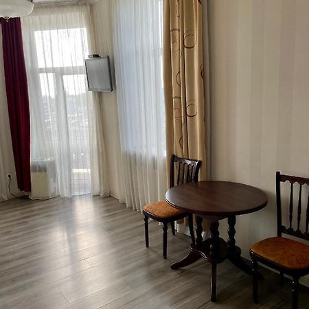 Apartment Studio -Біля Вокзалу-Недалеко Від Центру-Городоцька 151 Λβιβ Εξωτερικό φωτογραφία