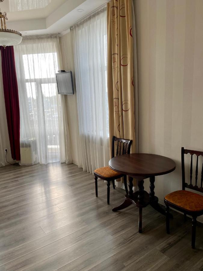 Apartment Studio -Біля Вокзалу-Недалеко Від Центру-Городоцька 151 Λβιβ Εξωτερικό φωτογραφία